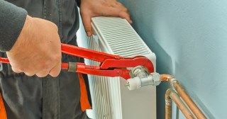 Установка радиаторов отопления в Новотроицке - цена, стоимость от 1049 руб., работа в доме и квартире
